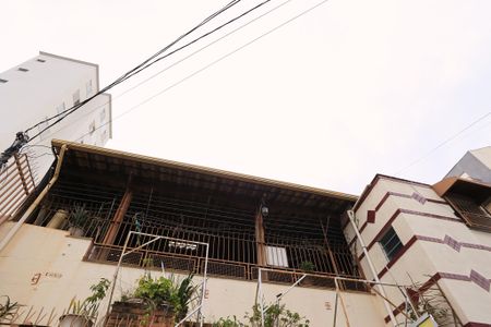 Casa à venda com 40m², 4 quartos e 2 vagas Casa à venda com 40m², 4 quartos e 2 vagasFachada