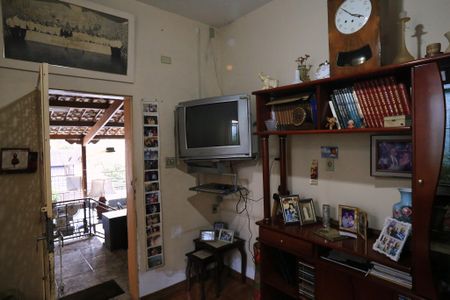 Sala de casa à venda com 4 quartos, 40m² em Sagrada Família, Belo Horizonte