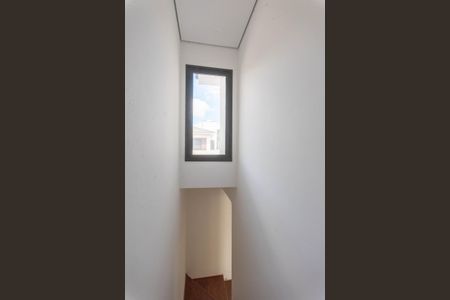 Casa de condomínio para alugar com 156m², 3 quartos e 2 vagas Casa de condomínio para alugar com 156m², 3 quartos e 2 vagasEscada