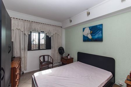 Casa à venda com 350m², 3 quartos e 4 vagas Casa à venda com 350m², 3 quartos e 4 vagasQuarto 2