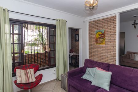 Casa à venda com 350m², 3 quartos e 4 vagas Casa à venda com 350m², 3 quartos e 4 vagasSala