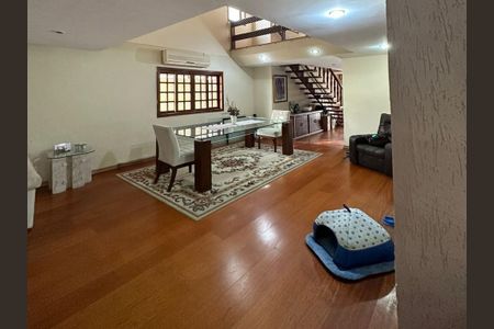 Casa à venda com 3 quartos, 302m² em Piratininga, Niterói