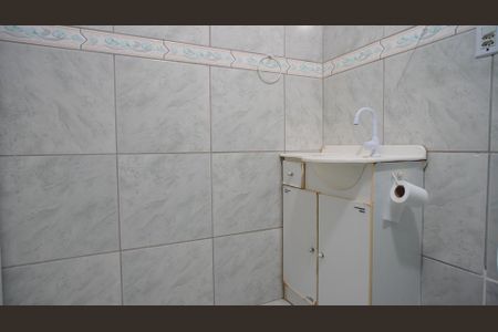 Banheiro  de kitnet/studio para alugar com 1 quarto, 30m² em Centro Histórico, Porto Alegre