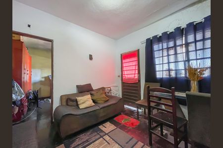 Casa à venda com 250m², 2 quartos e 2 vagas Casa à venda com 250m², 2 quartos e 2 vagasSala