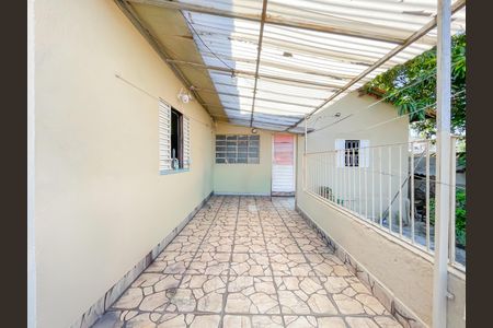 Casa à venda com 250m², 2 quartos e 2 vagas Casa à venda com 250m², 2 quartos e 2 vagasTerraço