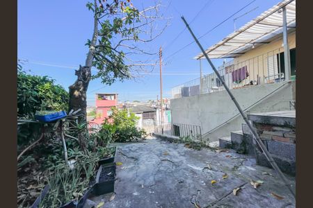 Casa à venda com 250m², 2 quartos e 2 vagas Casa à venda com 250m², 2 quartos e 2 vagasTerraço