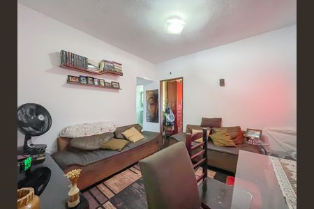 Casa à venda com 250m², 2 quartos e 2 vagas Casa à venda com 250m², 2 quartos e 2 vagasSala