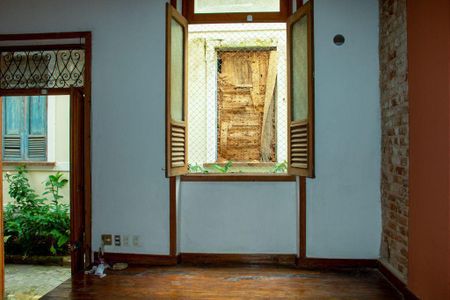 Casa à venda com 4 quartos, 225m² em Ingá, Niterói