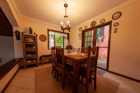 Casa à venda com 3 quartos, 290m² em Itaipu, Niterói