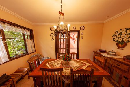 Casa à venda com 3 quartos, 290m² em Itaipu, Niterói
