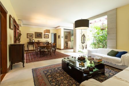 Casa à venda com 4 quartos, 365m² em Piratininga, Niterói