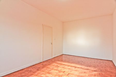 Casa para alugar com 180m², 3 quartos e 4 vagas Casa para alugar com 180m², 3 quartos e 4 vagasQuarto 2