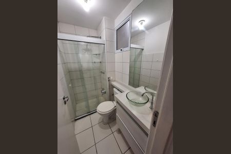 Banheiro de apartamento para alugar com 2 quartos, 45m² em Jardim Jasmim, Nova Iguaçu