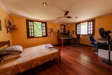 Casa à venda com 4 quartos, 220m² em Itaipu, Niterói