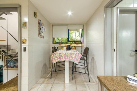 Casa à venda com 4 quartos, 277m² em Itacoatiara, Niterói