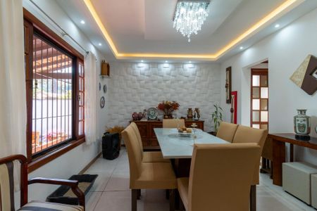 Casa à venda com 3 quartos, 450m² em Serra Grande, Niterói