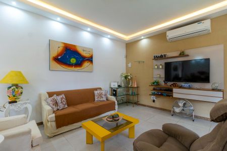 Casa à venda com 3 quartos, 450m² em Serra Grande, Niterói