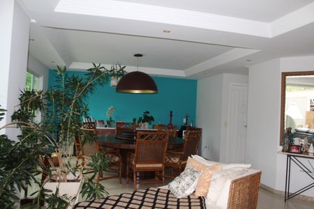 Casa à venda com 4 quartos, 382m² em Camboinhas, Niterói