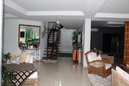 Casa à venda com 4 quartos, 382m² em Camboinhas, Niterói