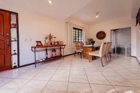 Casa à venda com 6 quartos, 250m² em Serra Grande, Niterói