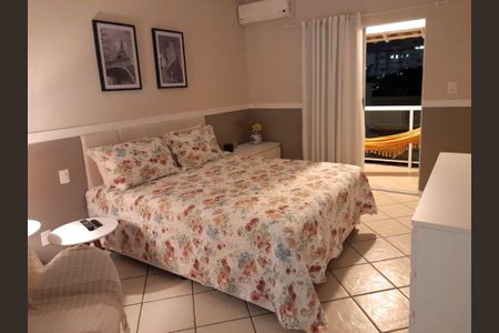 Casa à venda com 5 quartos, 228m² em Badu, Niterói