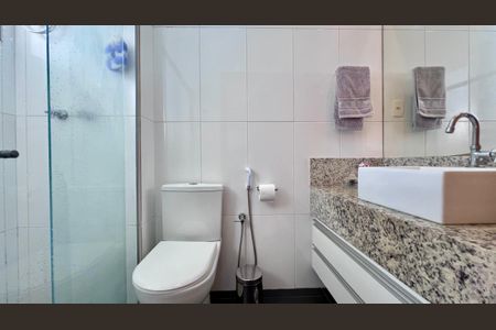 Apartamento à venda com 82m², 3 quartos e 2 vagasbanho