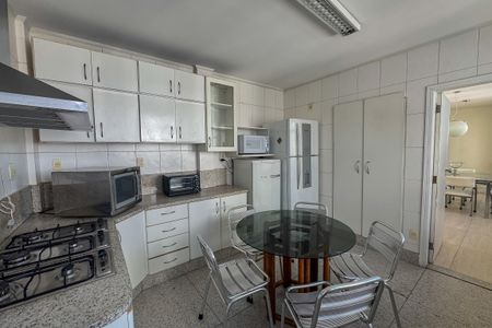 Apartamento para alugar com 340m², 4 quartos e 2 vagas