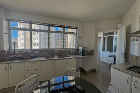 Apartamento para alugar com 340m², 4 quartos e 2 vagas