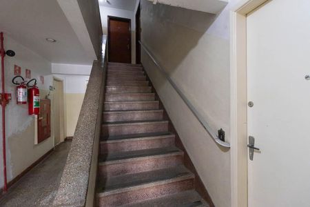 Apartamento à venda com 52m², 2 quartos e 1 vagaEscada