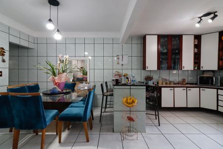 Casa à venda com 165m², 4 quartos e 2 vagas