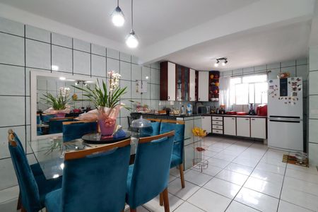 Casa à venda com 165m², 4 quartos e 2 vagas