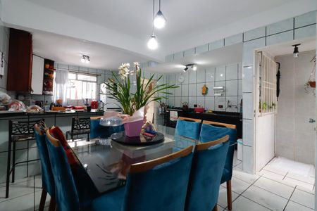 Casa à venda com 165m², 4 quartos e 2 vagas