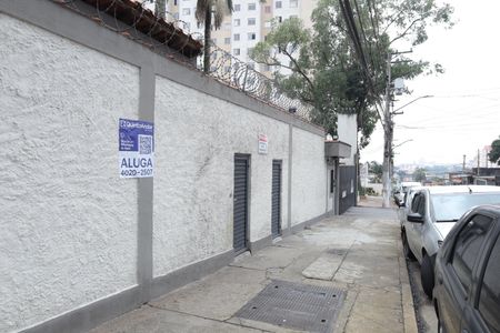 Apartamento para alugar com 52m², 1 quarto e 1 vagaFachada do condomínio - Placa instalada na fachada do condomínio - Código da placa: YIXW-1738