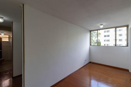 Sala de apartamento para alugar com 3 quartos, 67m² em Conjunto Habitacional A. E. Carvalho, São Paulo
