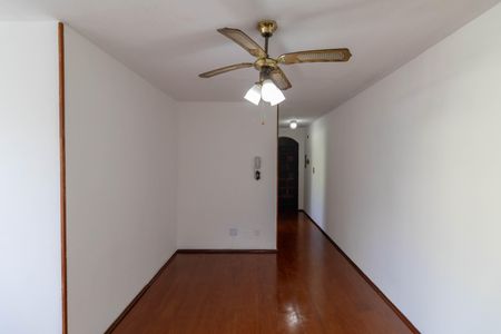 Sala de apartamento para alugar com 3 quartos, 67m² em Conjunto Habitacional A. E. Carvalho, São Paulo