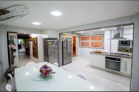 Casa à venda com 4 quartos, 200m² em Recreio dos Bandeirantes, Rio de Janeiro