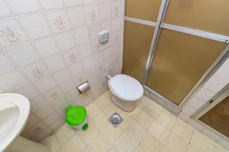 Casa à venda com 157m², 5 quartos e 3 vagas Casa à venda com 157m², 5 quartos e 3 vagasBanheiro 2