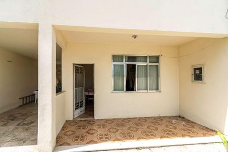 Casa à venda com 157m², 5 quartos e 3 vagas Casa à venda com 157m², 5 quartos e 3 vagasVaranda da Frente