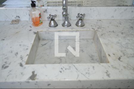 Casa à venda com 630m², 5 quartos e 6 vagasBanheiro da Suíte 1