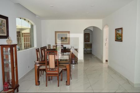 Casa à venda com 630m², 5 quartos e 6 vagasSala de Estar