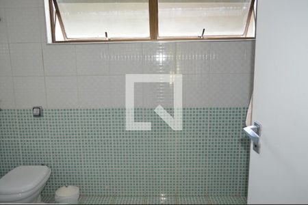 Casa à venda com 630m², 5 quartos e 6 vagasBanheiro da Suíte 1