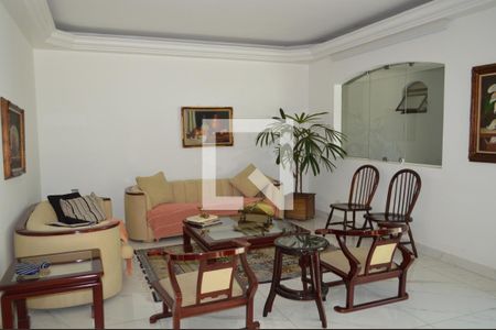 Casa à venda com 630m², 5 quartos e 6 vagasSala de Estar