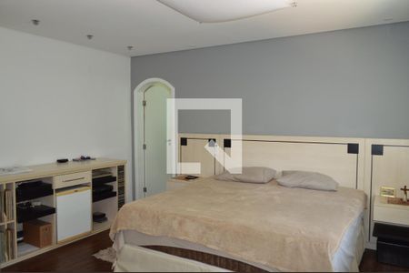 Casa à venda com 630m², 5 quartos e 6 vagasSuíte 4