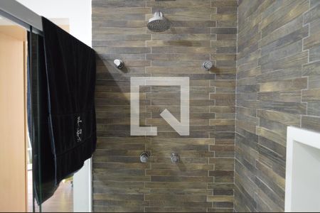 Casa à venda com 630m², 5 quartos e 6 vagasBanheiro da Suíte 2