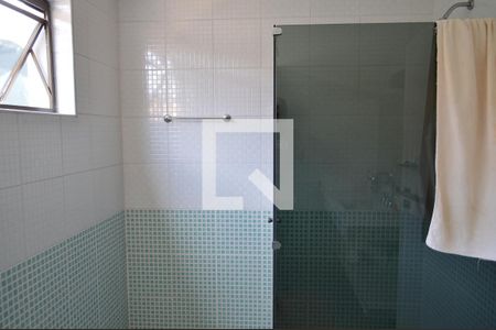 Casa à venda com 630m², 5 quartos e 6 vagasBanheiro da Suíte 1