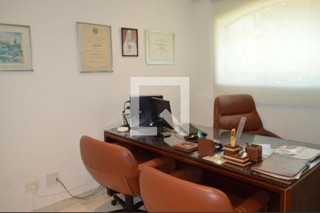 Casa à venda com 630m², 5 quartos e 6 vagasEscritório