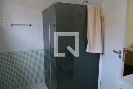 Casa à venda com 630m², 5 quartos e 6 vagasBanheiro da Suíte 1