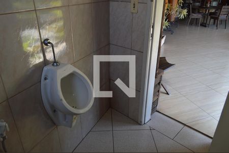 Casa à venda com 630m², 5 quartos e 6 vagasBanheiro do Quiosque bar