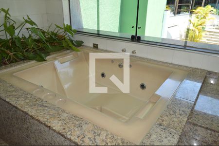 Casa à venda com 630m², 5 quartos e 6 vagasBanheiro da Suíte 3