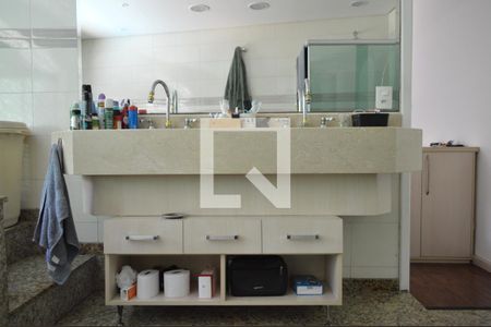 Casa à venda com 630m², 5 quartos e 6 vagasBanheiro da Suíte 3